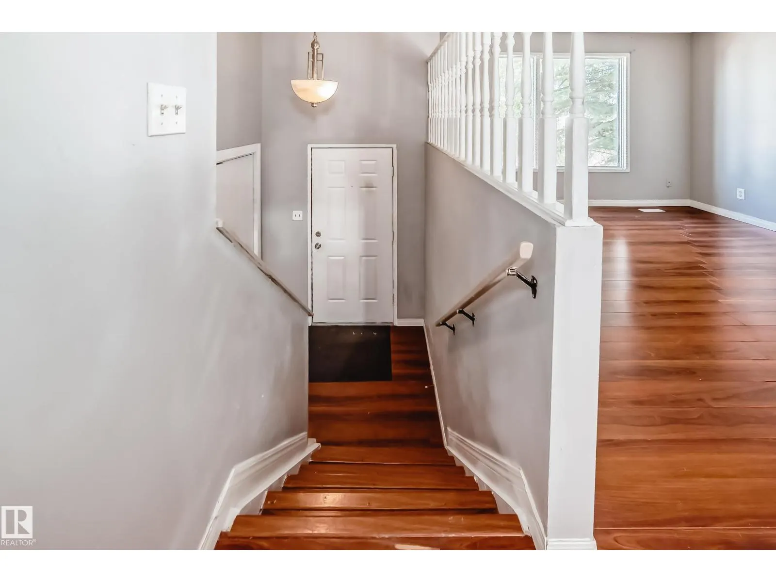 325 Warwick RD NW