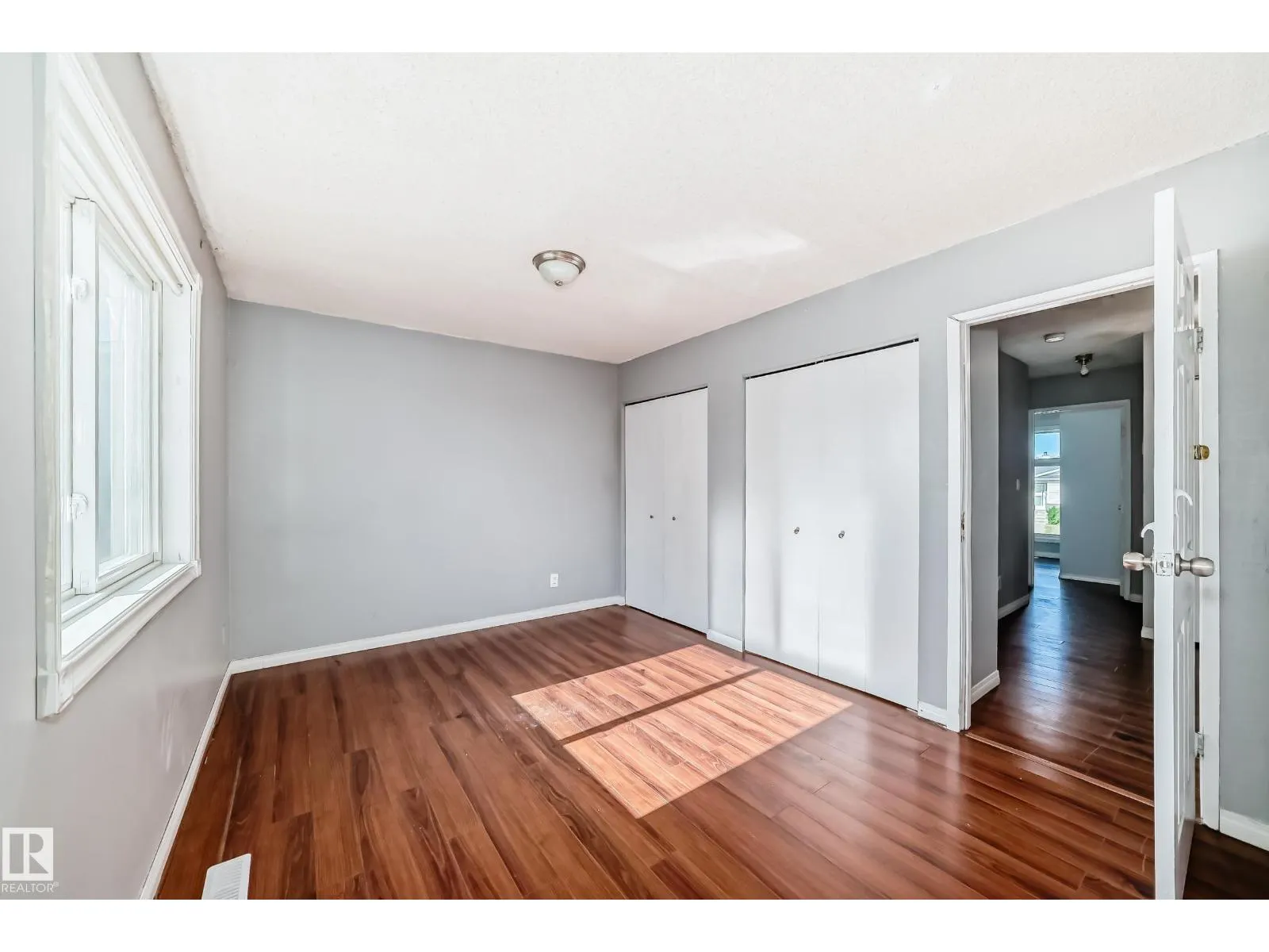 325 Warwick RD NW