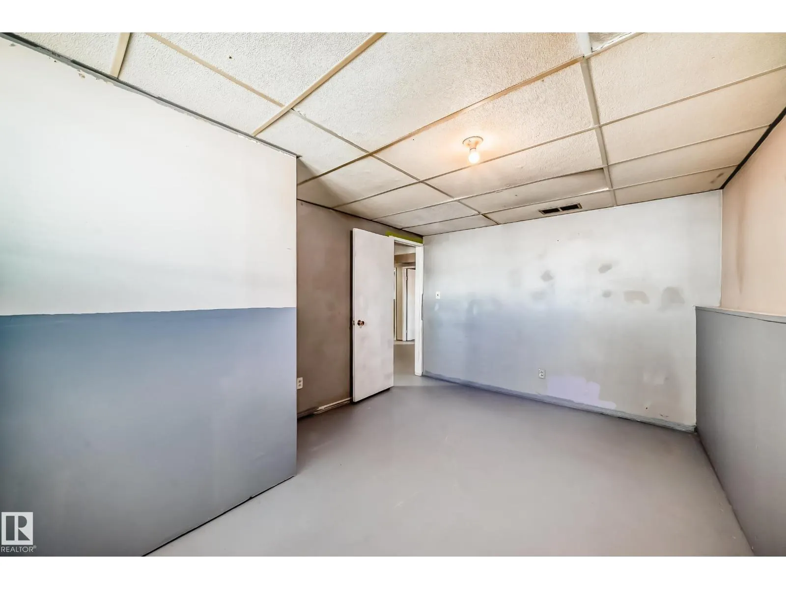 325 Warwick RD NW