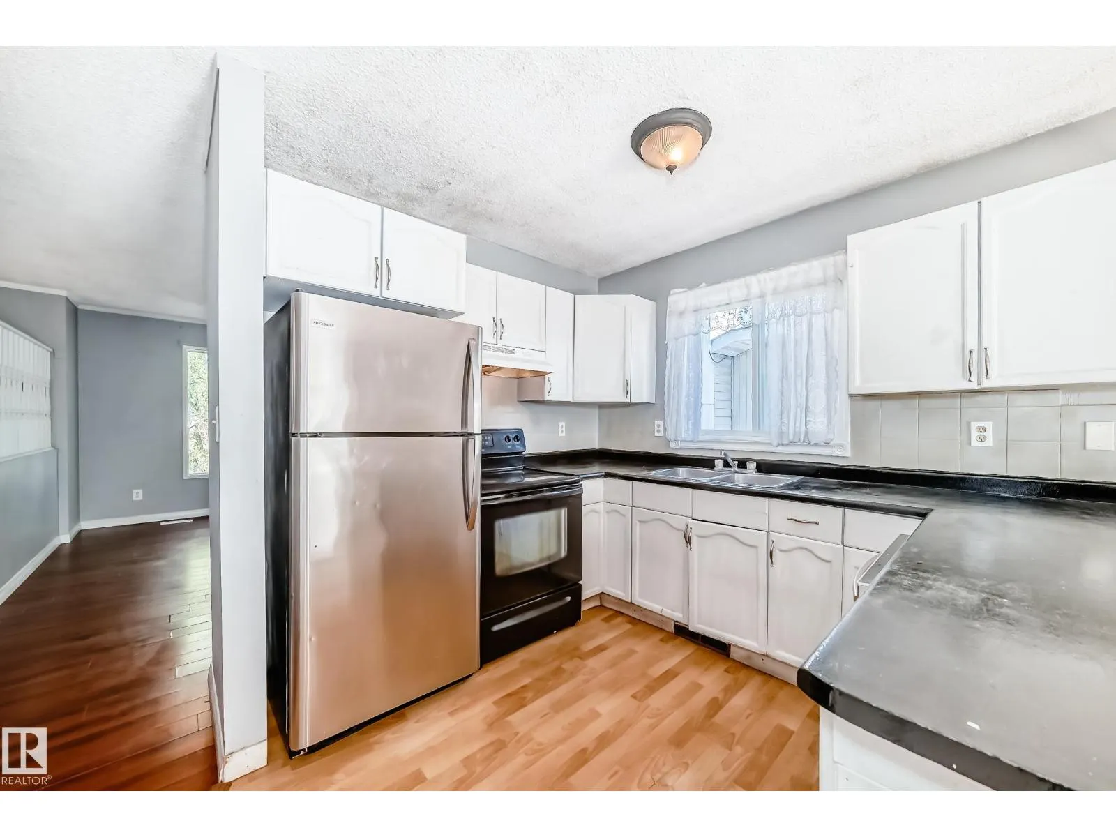 325 Warwick RD NW
