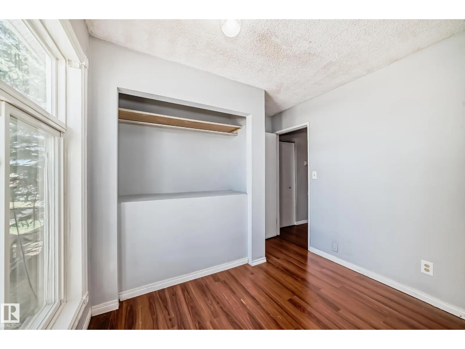 325 Warwick RD NW