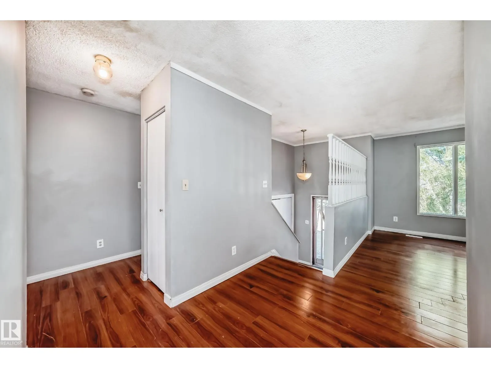 325 Warwick RD NW