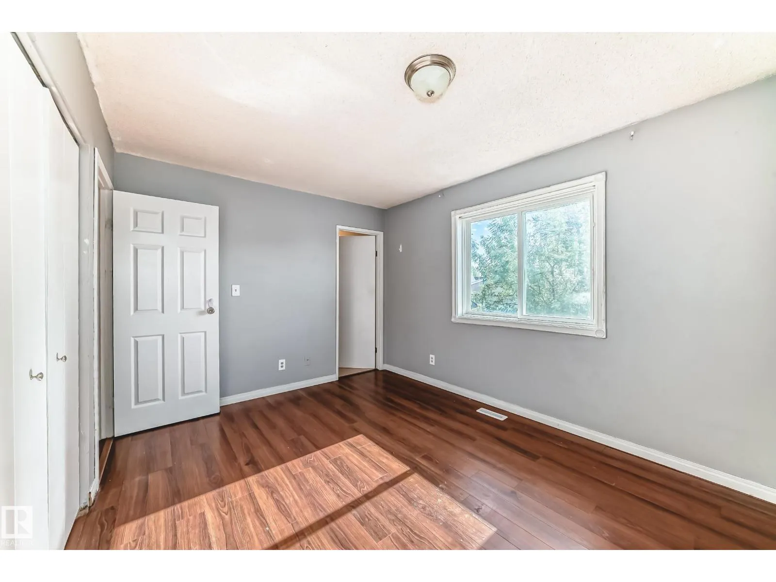 325 Warwick RD NW