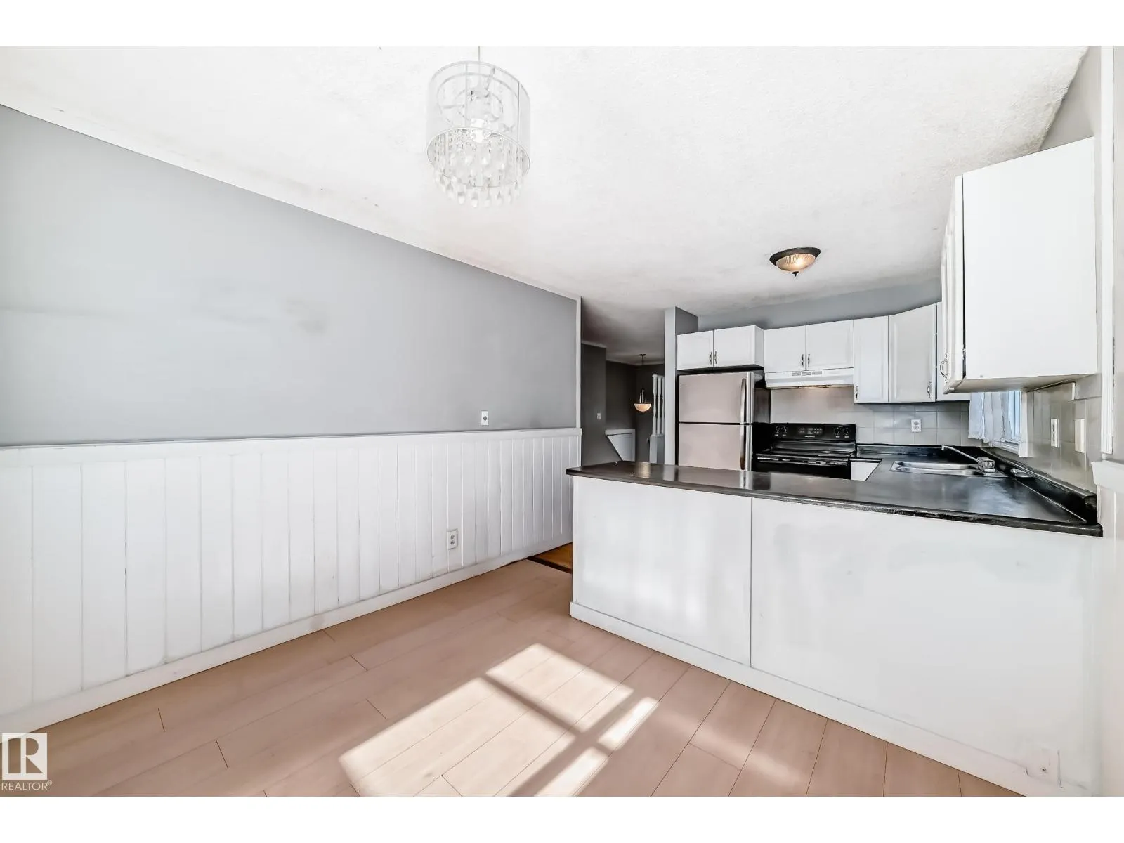 325 Warwick RD NW
