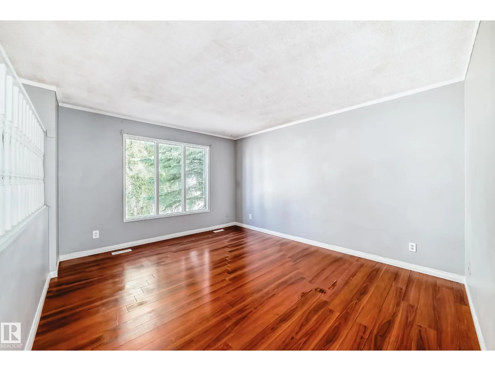 325 Warwick RD NW