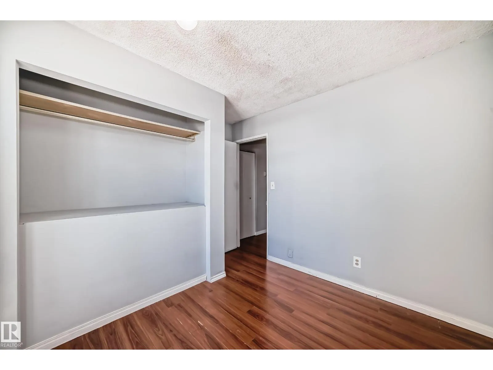 325 Warwick RD NW