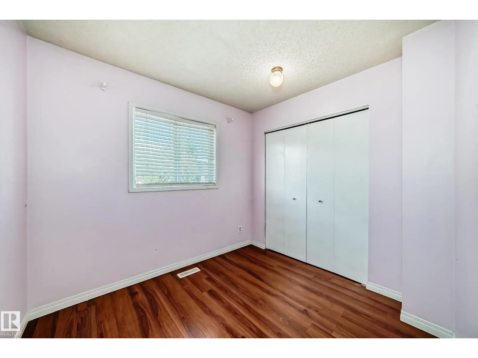 325 Warwick RD NW