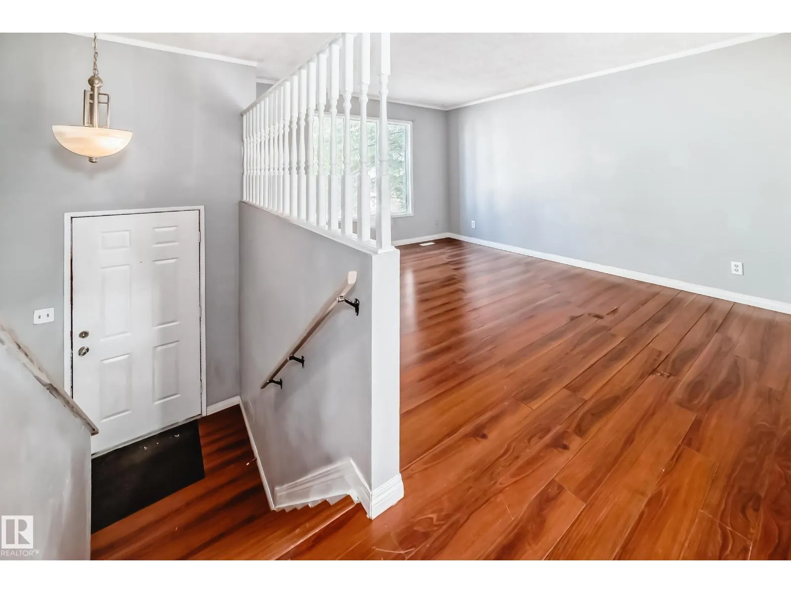 325 Warwick RD NW