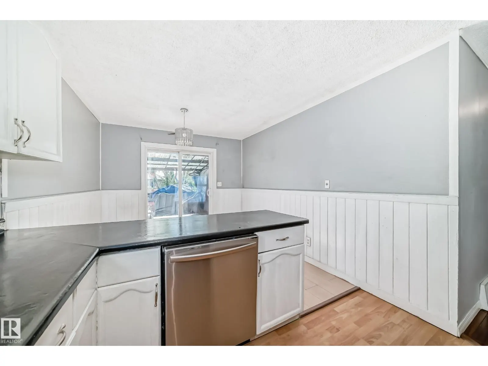325 Warwick RD NW