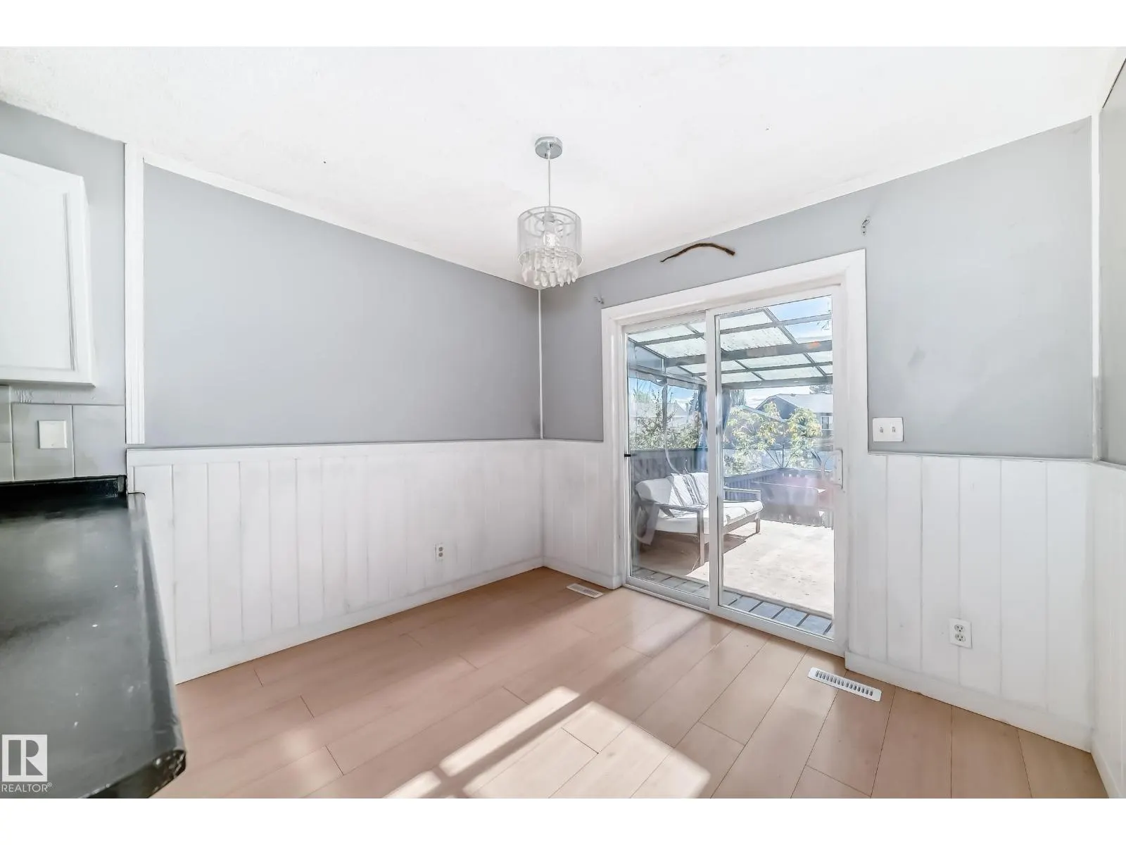 325 Warwick RD NW