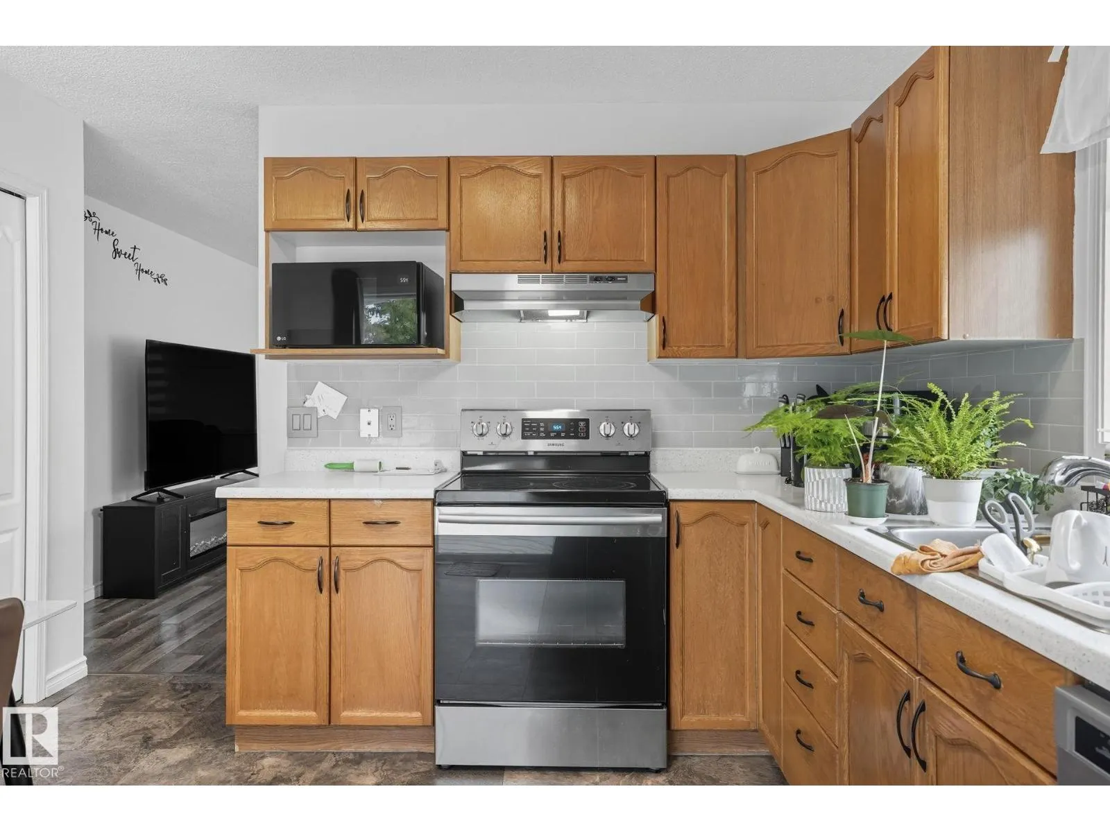 215 RIVER PT NW