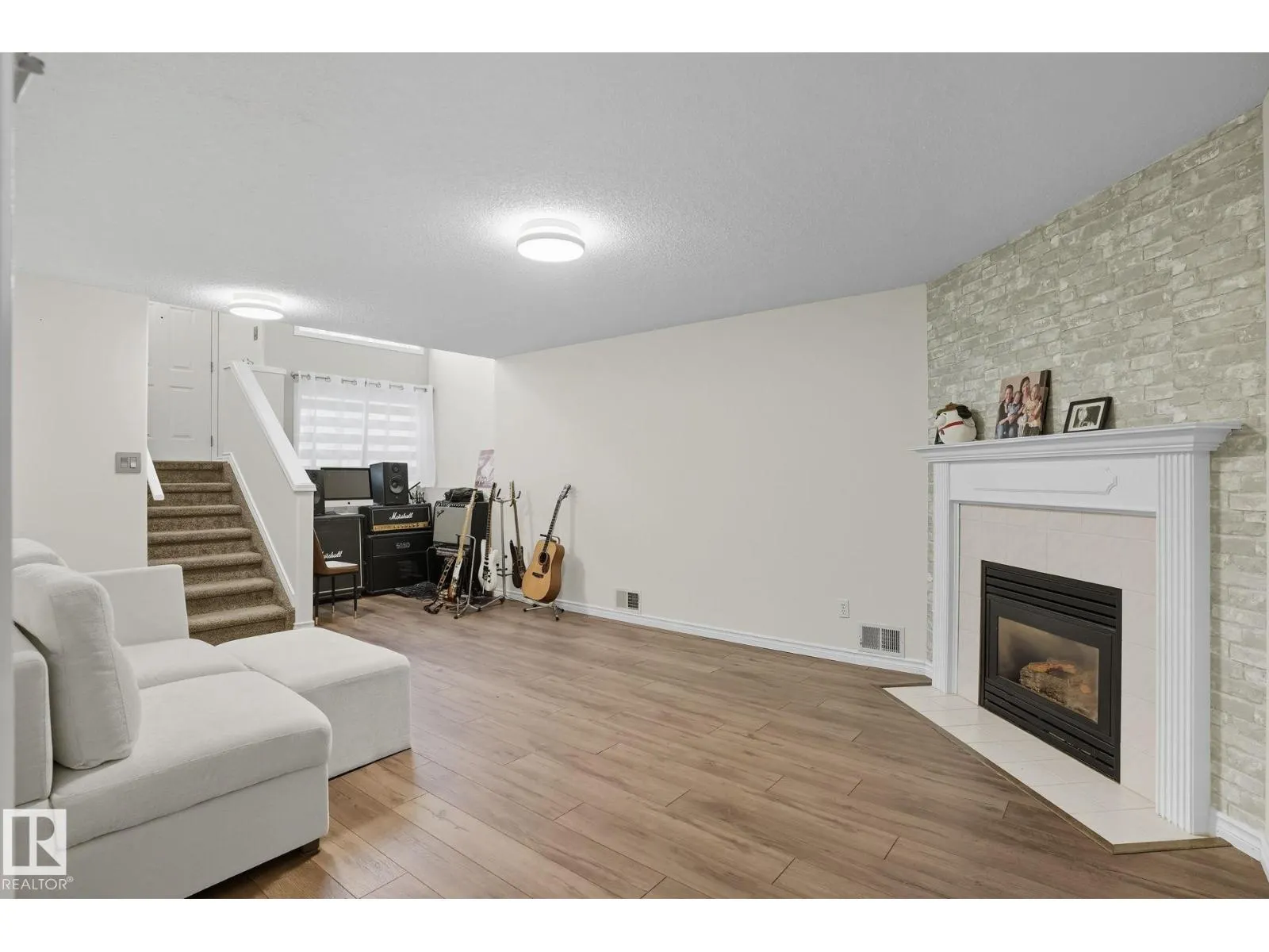 215 RIVER PT NW