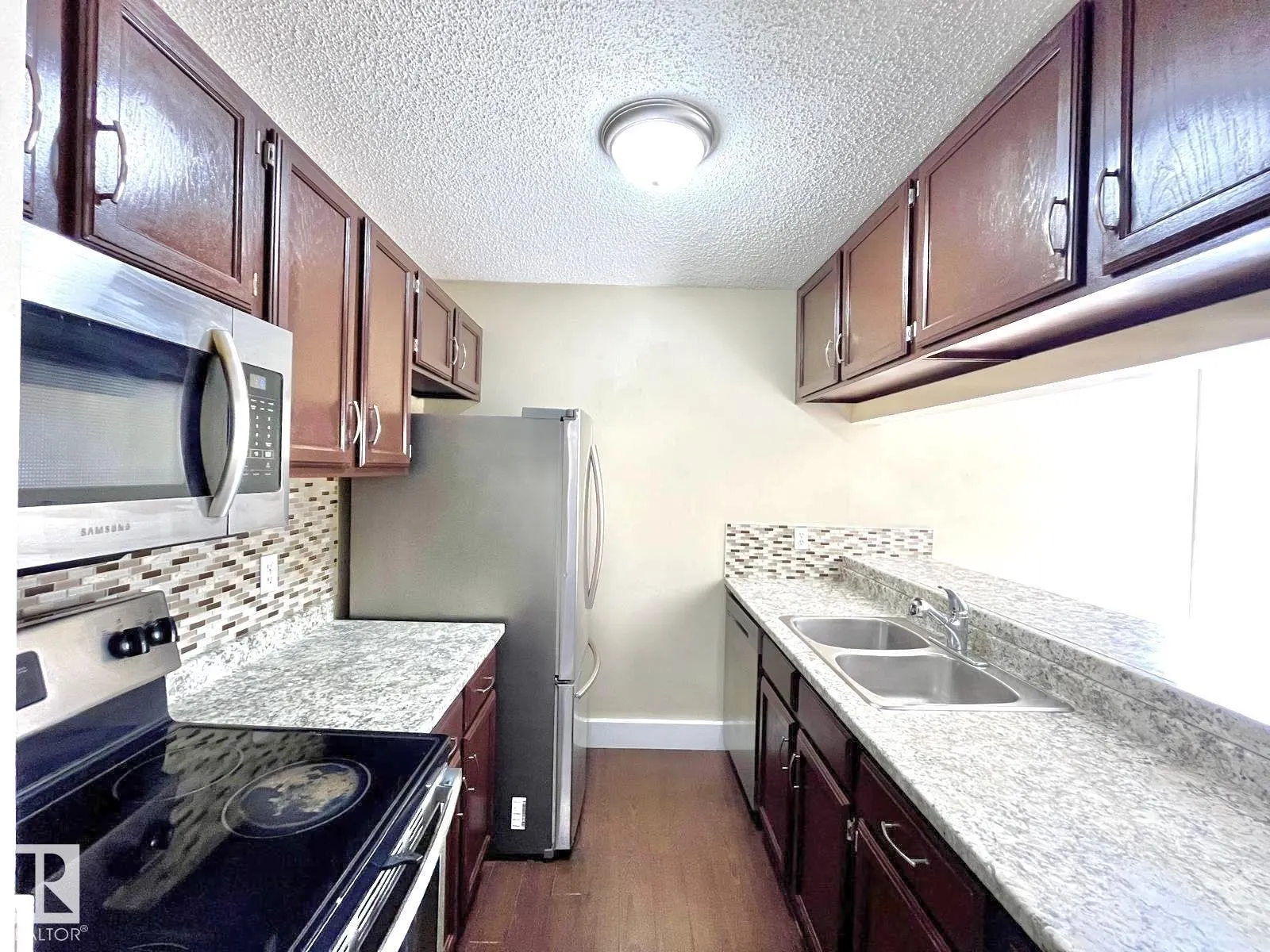 316 5005 31 AV NW NW