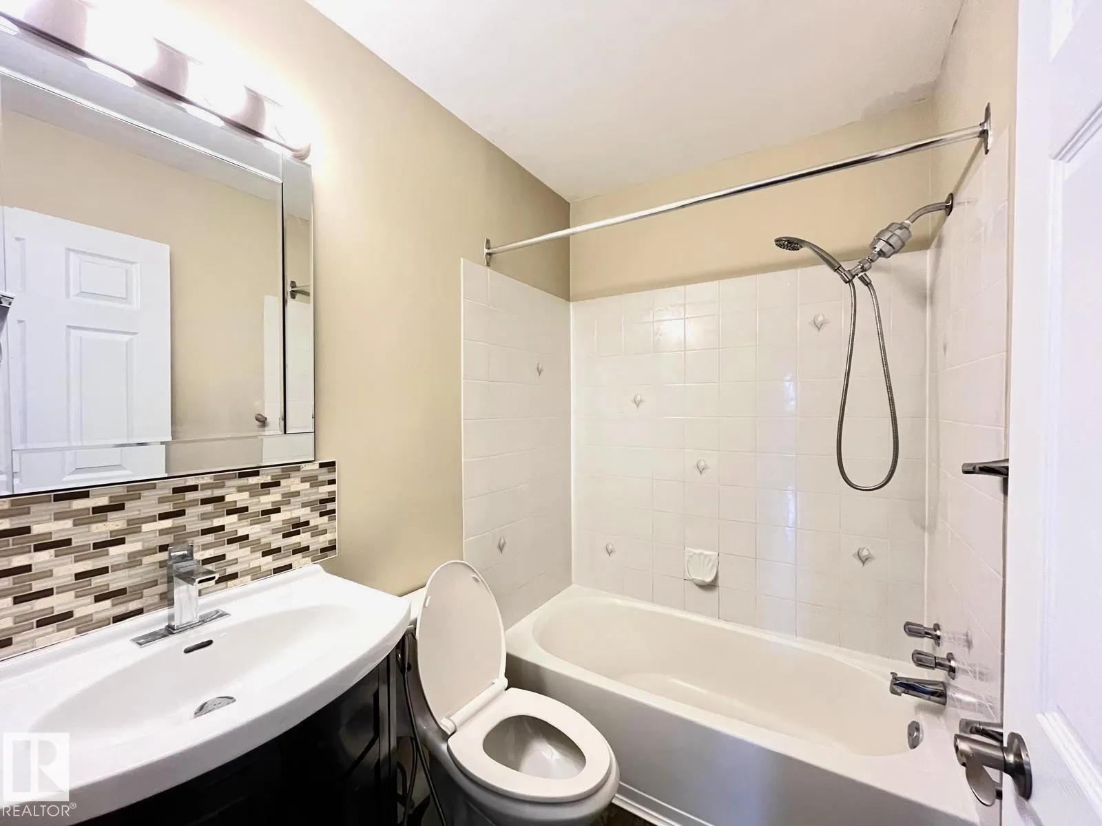 316 5005 31 AV NW NW