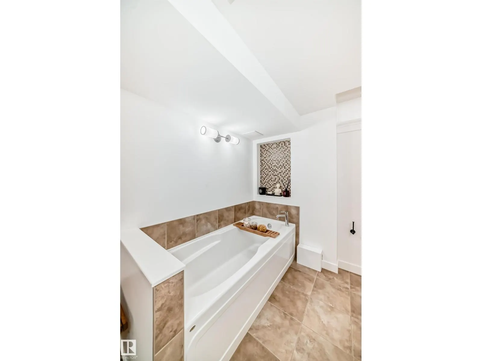 14608 80 AV NW NW