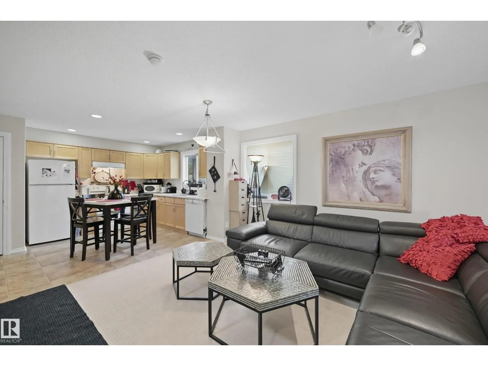 11236 84 ST NW