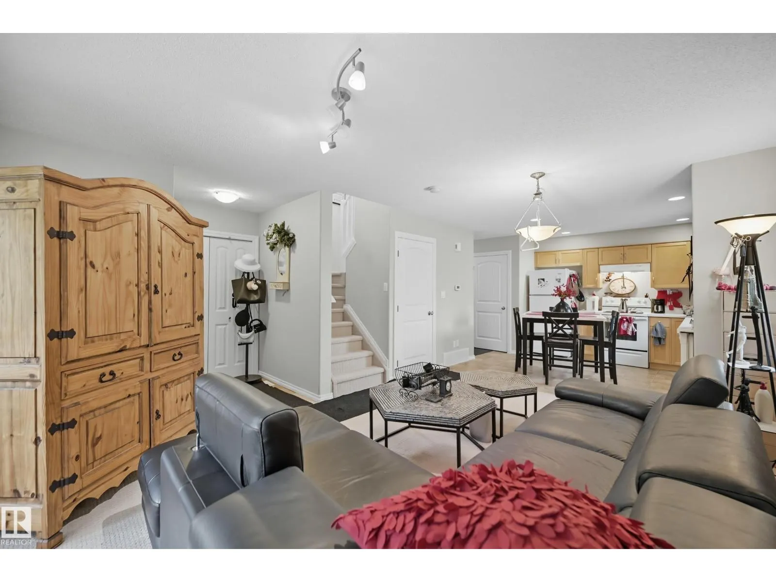11236 84 ST NW
