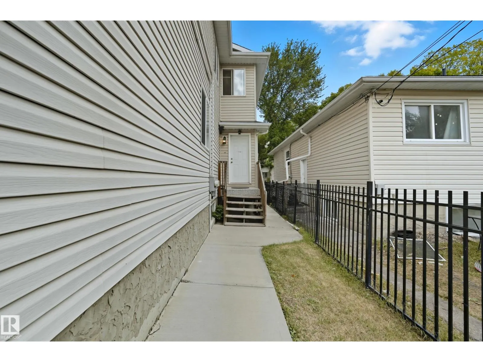 11236 84 ST NW