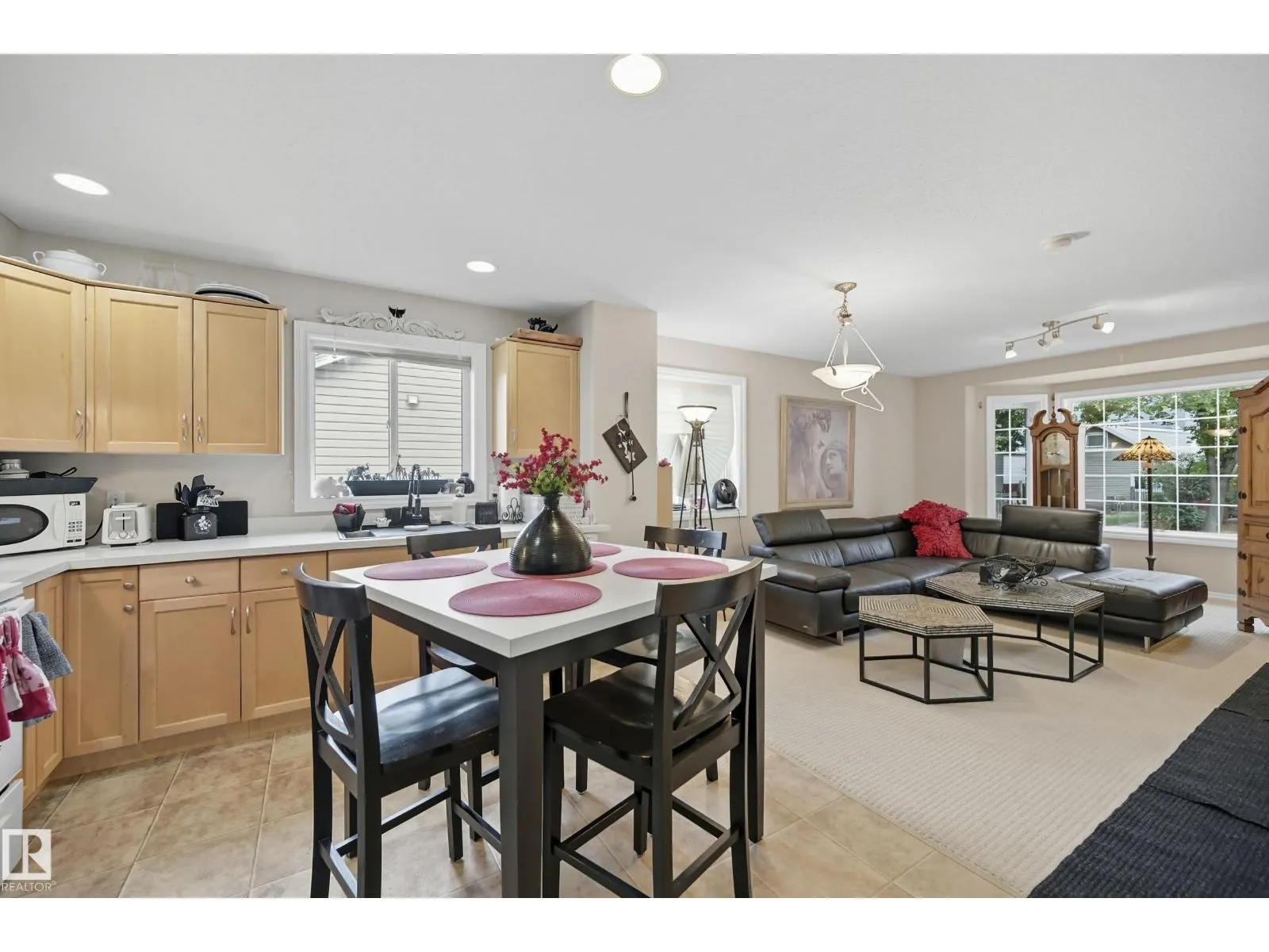 11236 84 ST NW