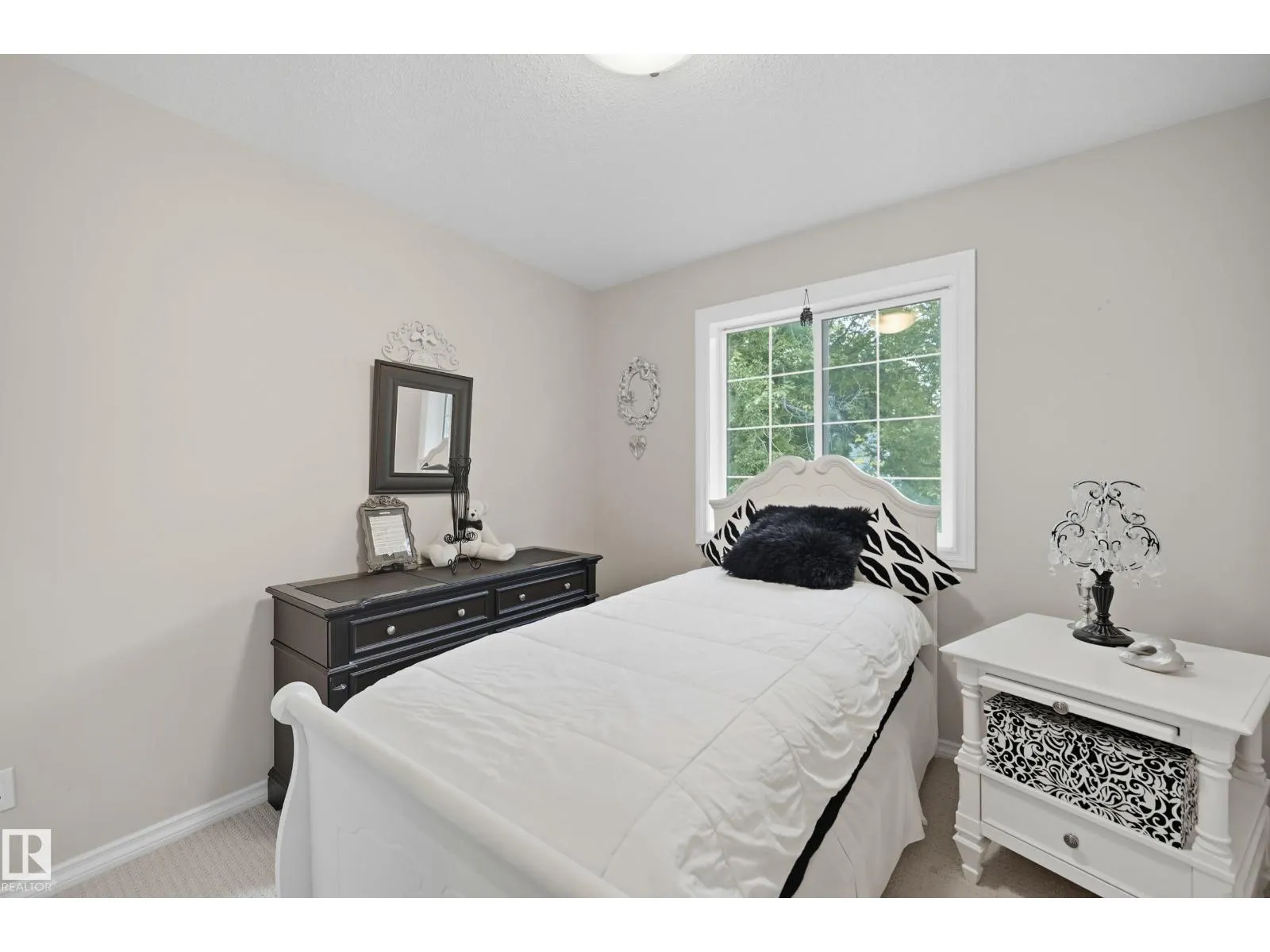 11236 84 ST NW