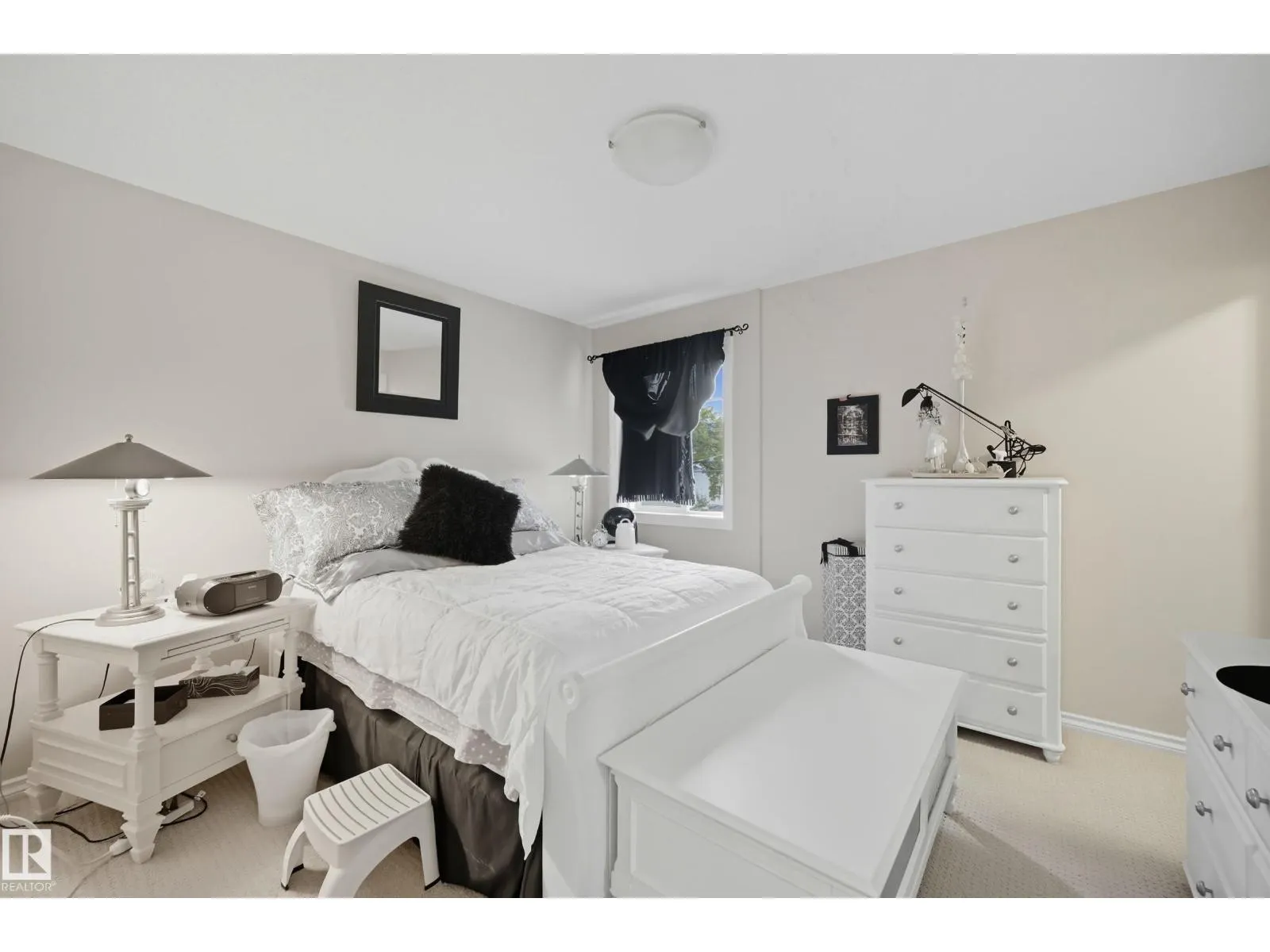11236 84 ST NW