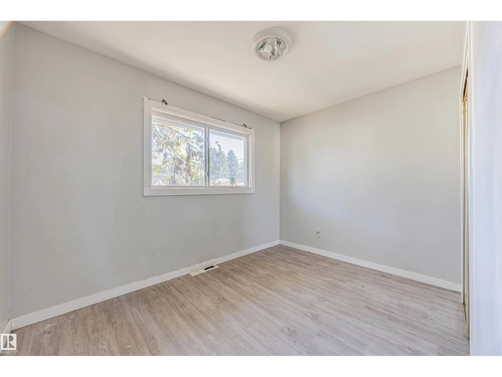 11715 139 ST NW
