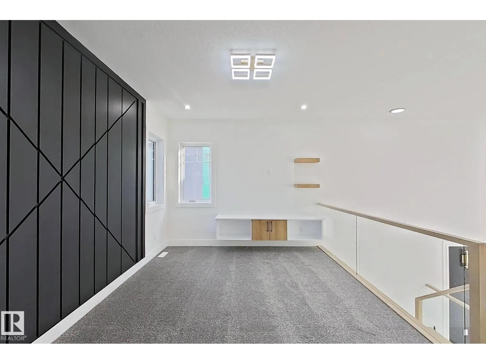 144 Edgewater Cir