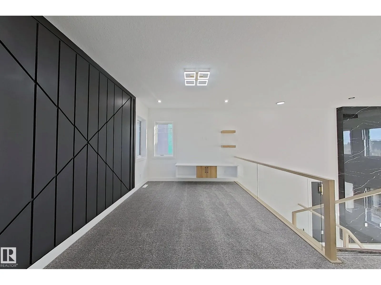 144 Edgewater Cir