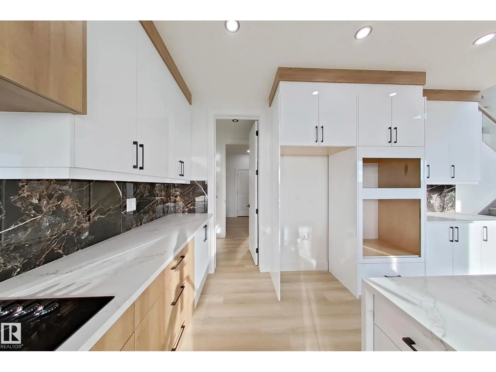 144 Edgewater Cir