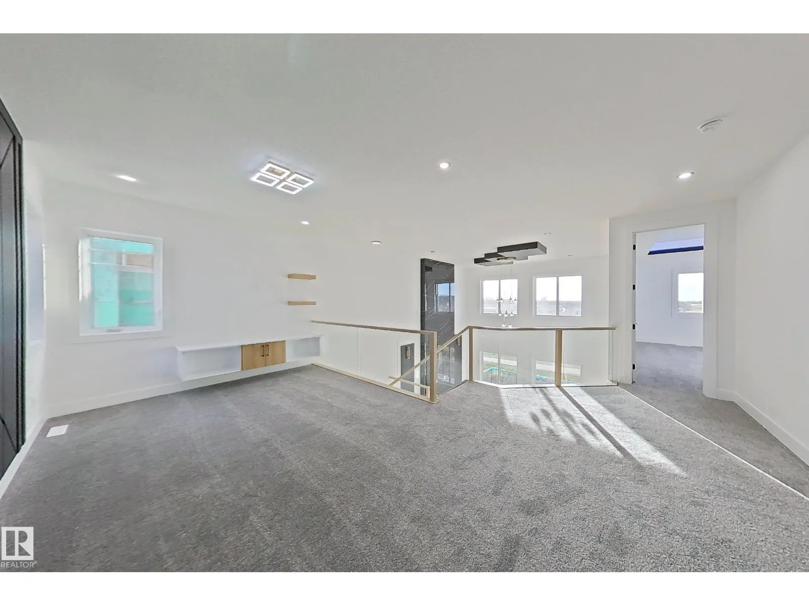 144 Edgewater Cir
