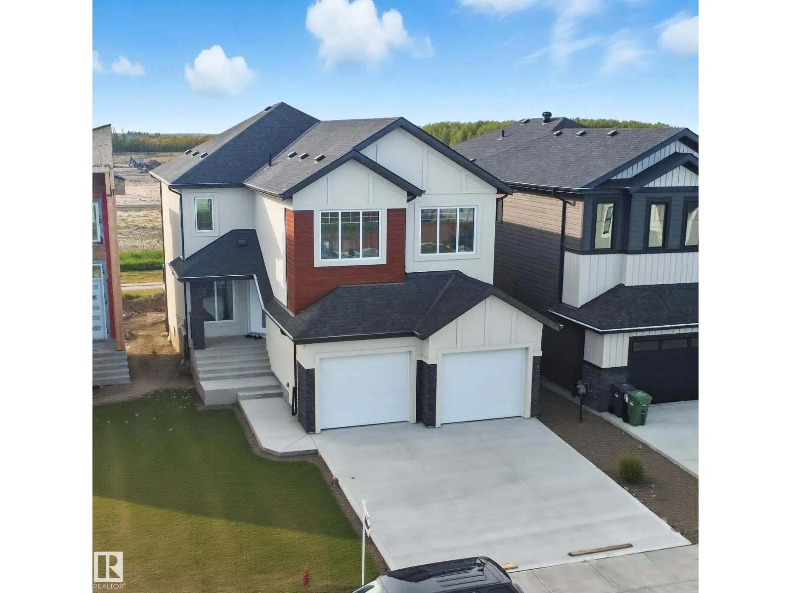 144 Edgewater Cir