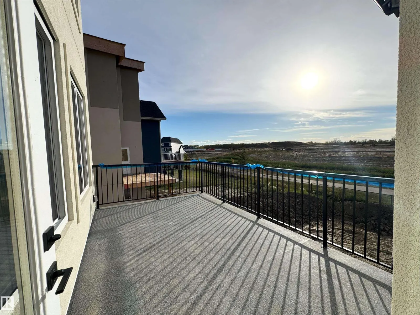 144 Edgewater Cir