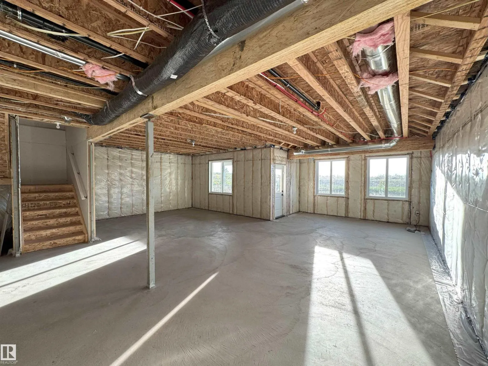 144 Edgewater Cir