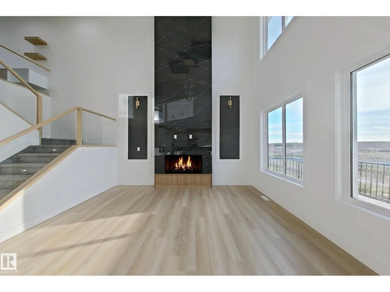 144 Edgewater Cir