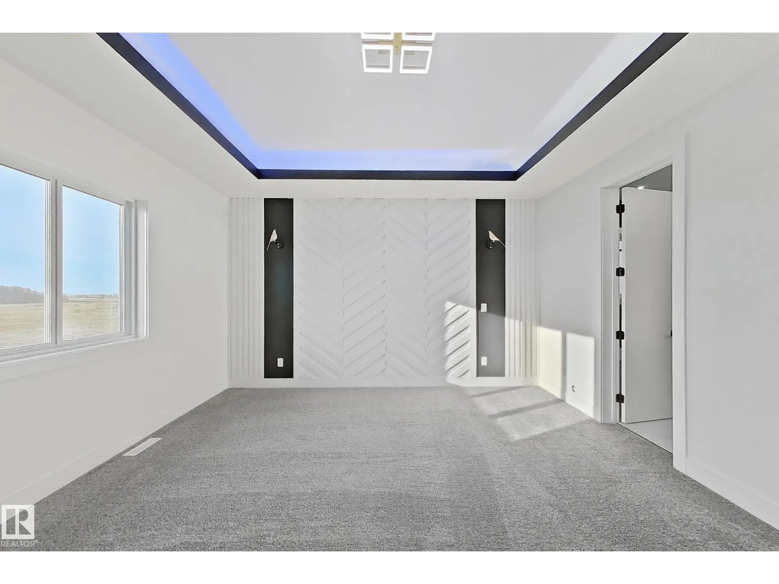 144 Edgewater Cir