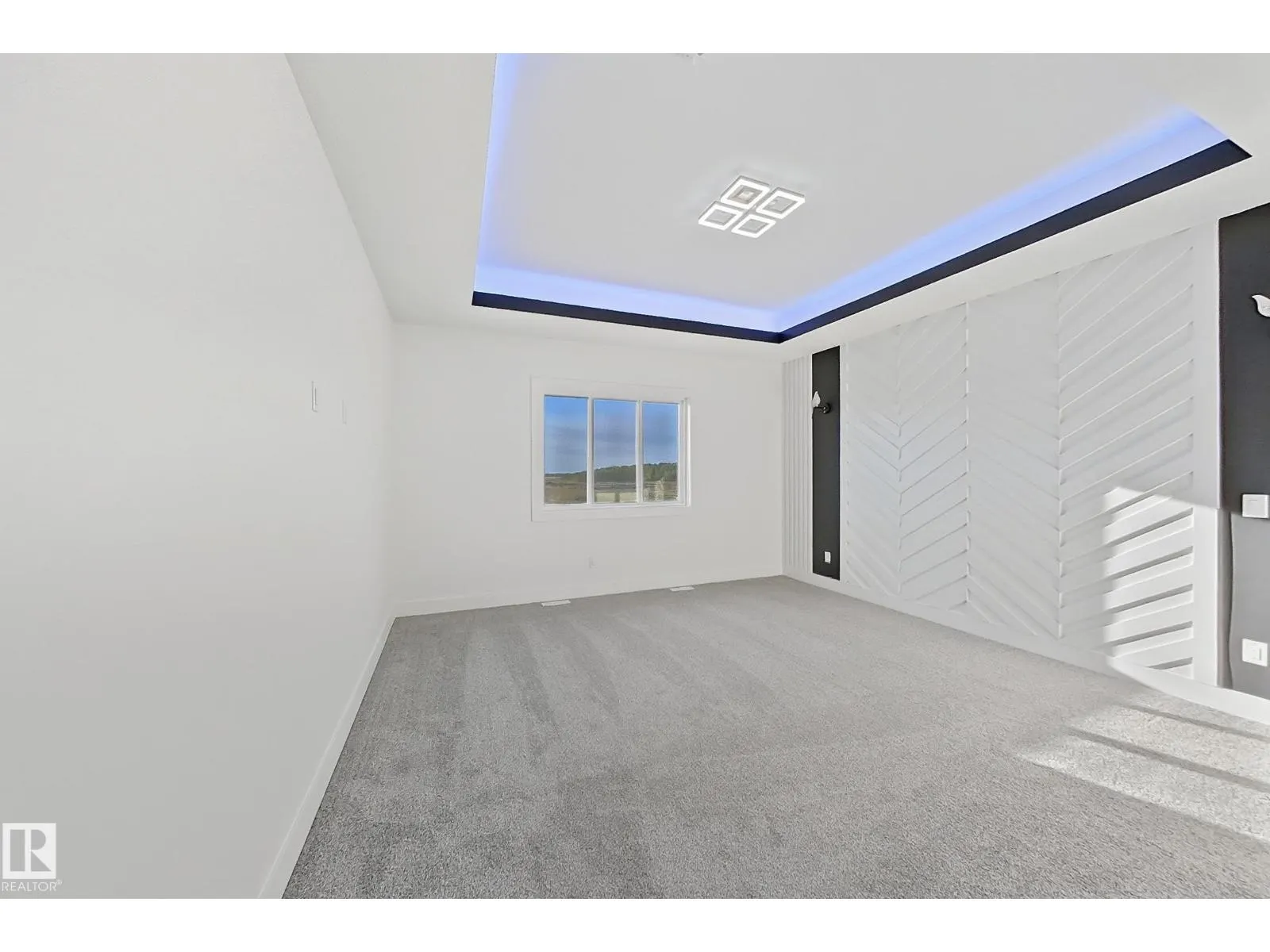 144 Edgewater Cir