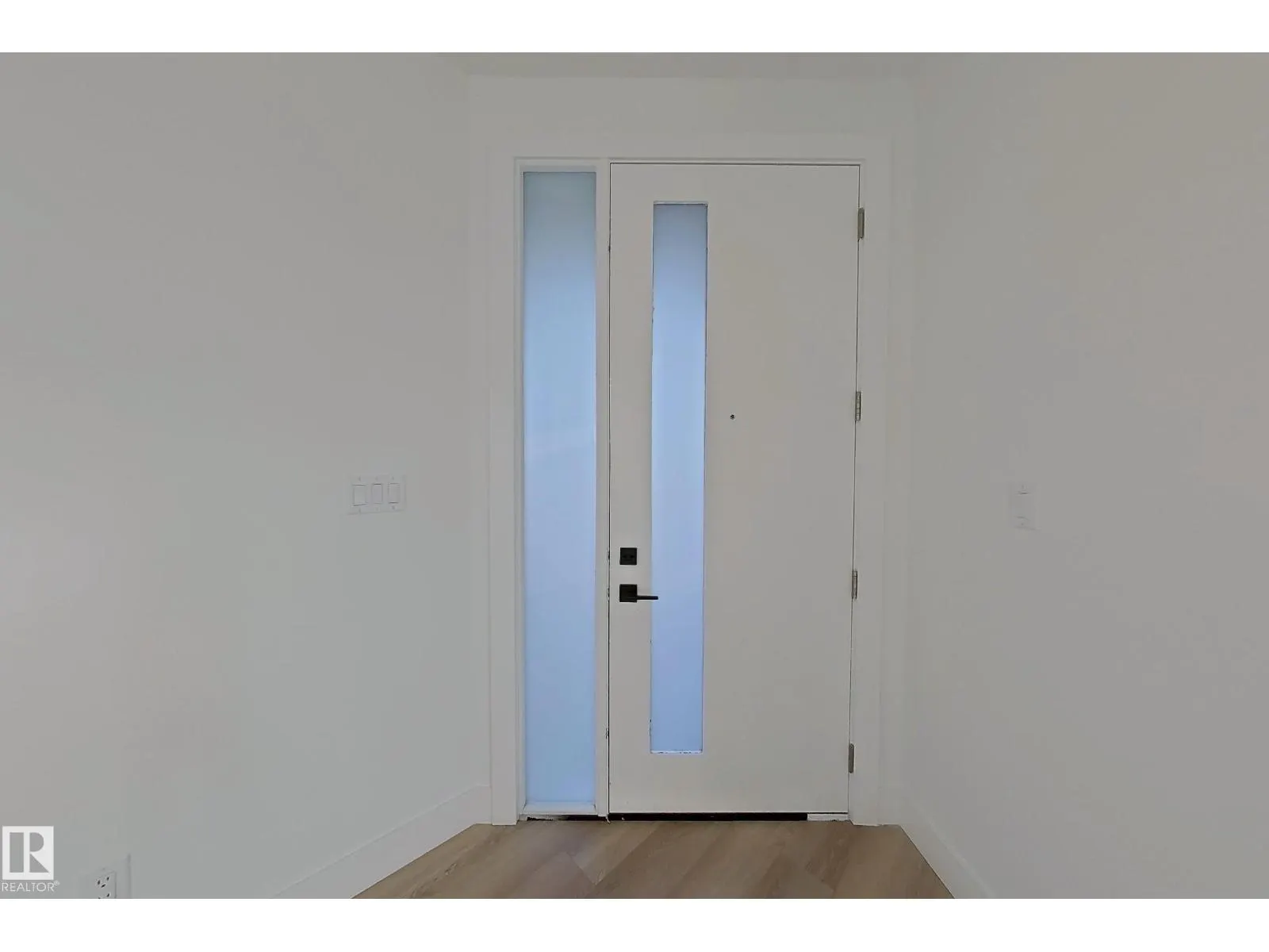 144 Edgewater Cir