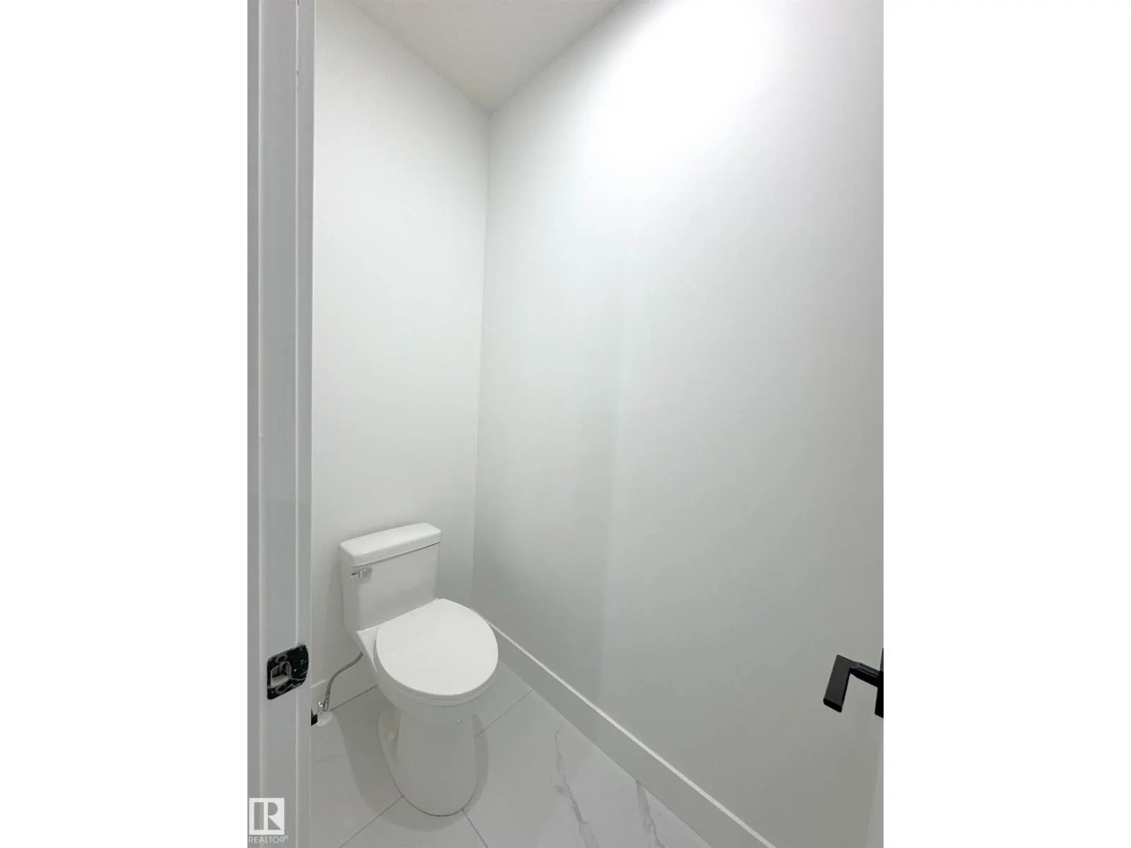 144 Edgewater Cir