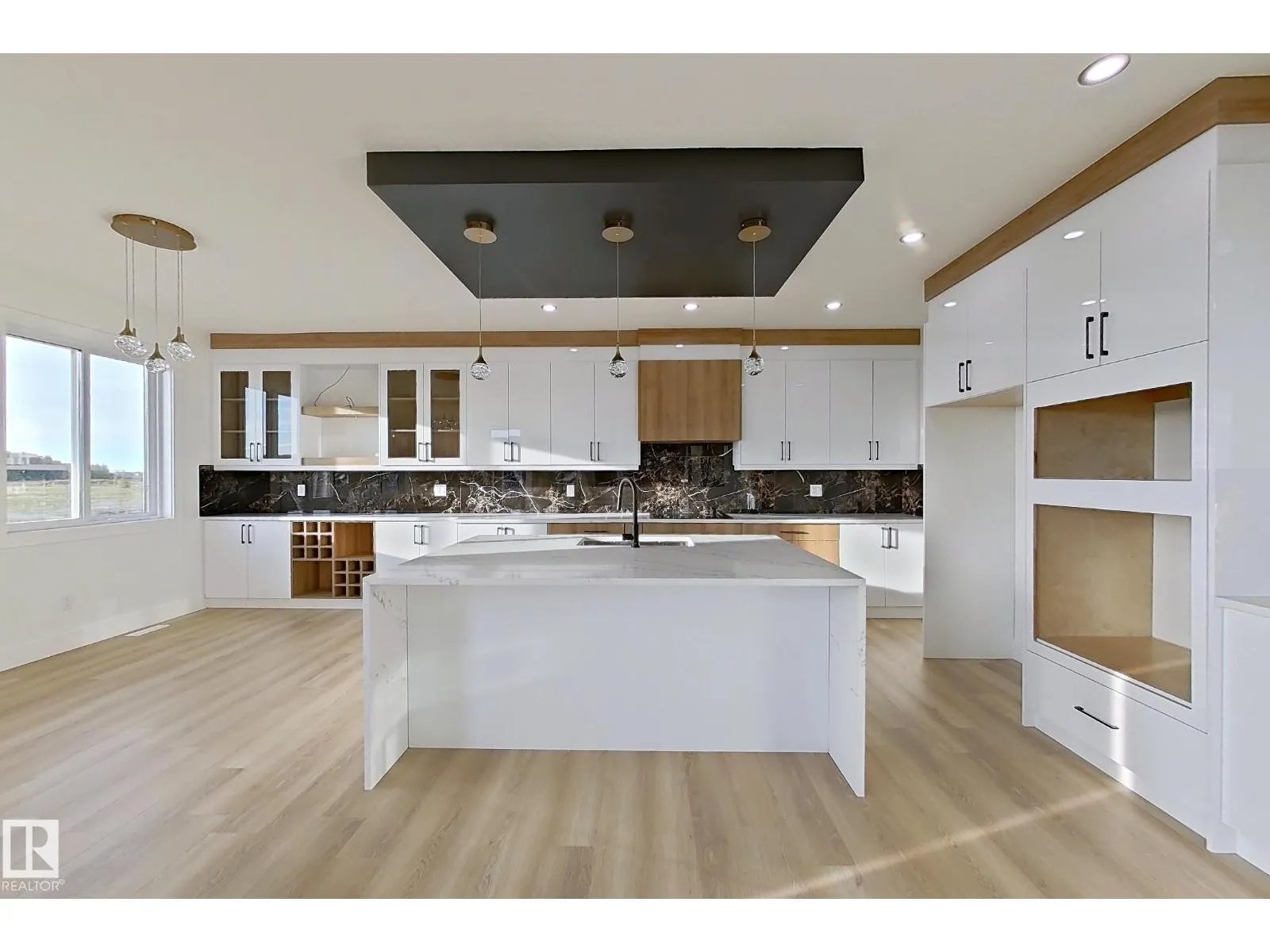 144 Edgewater Cir