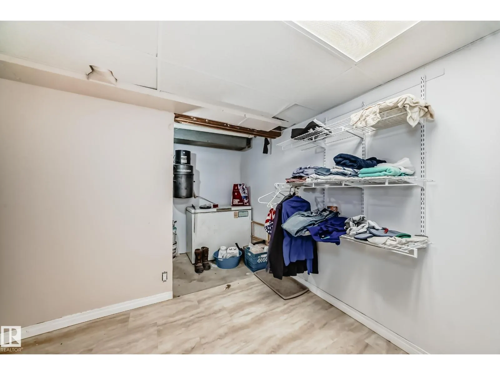 15906 92A AV NW