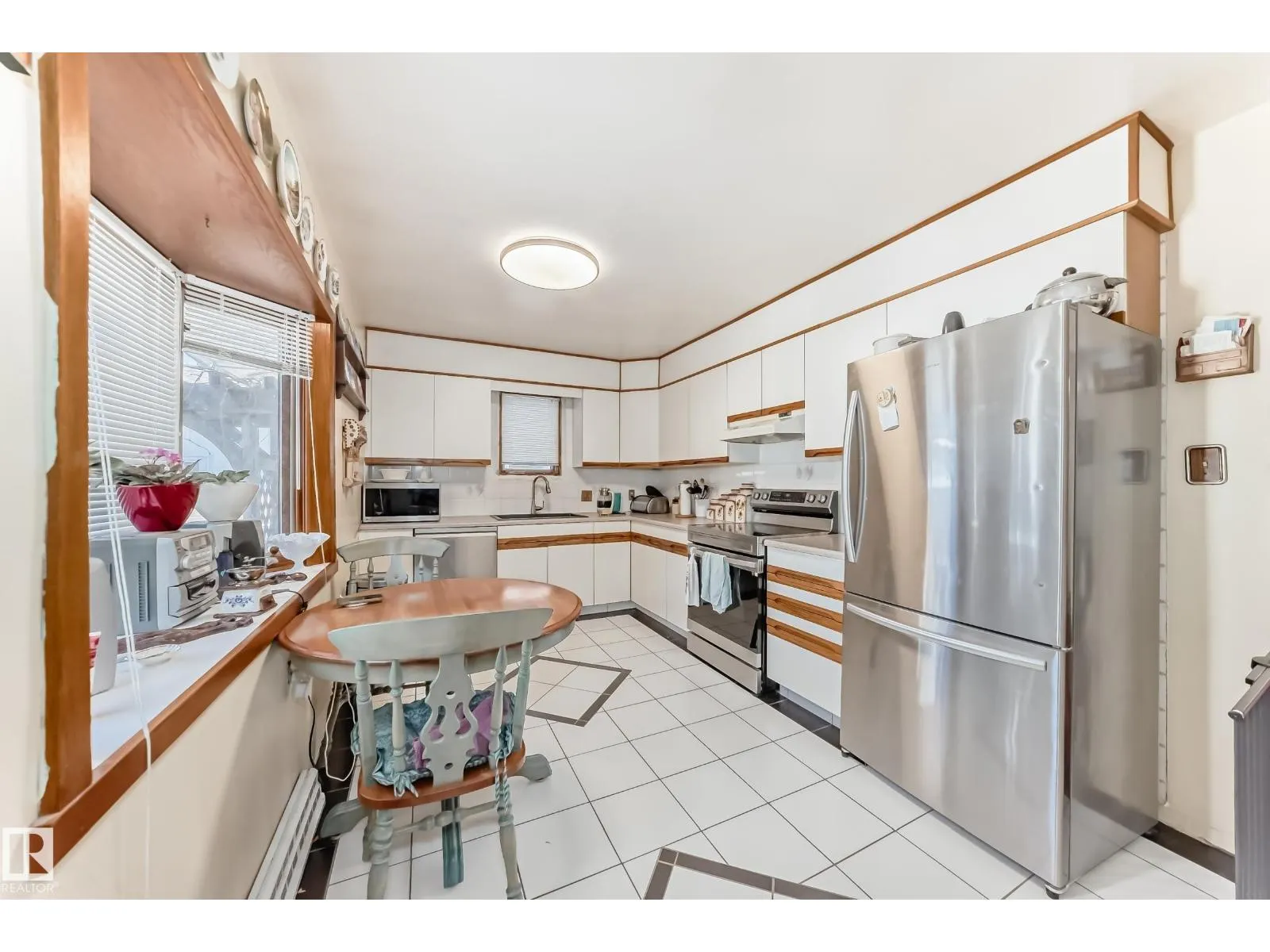 15906 92A AV NW
