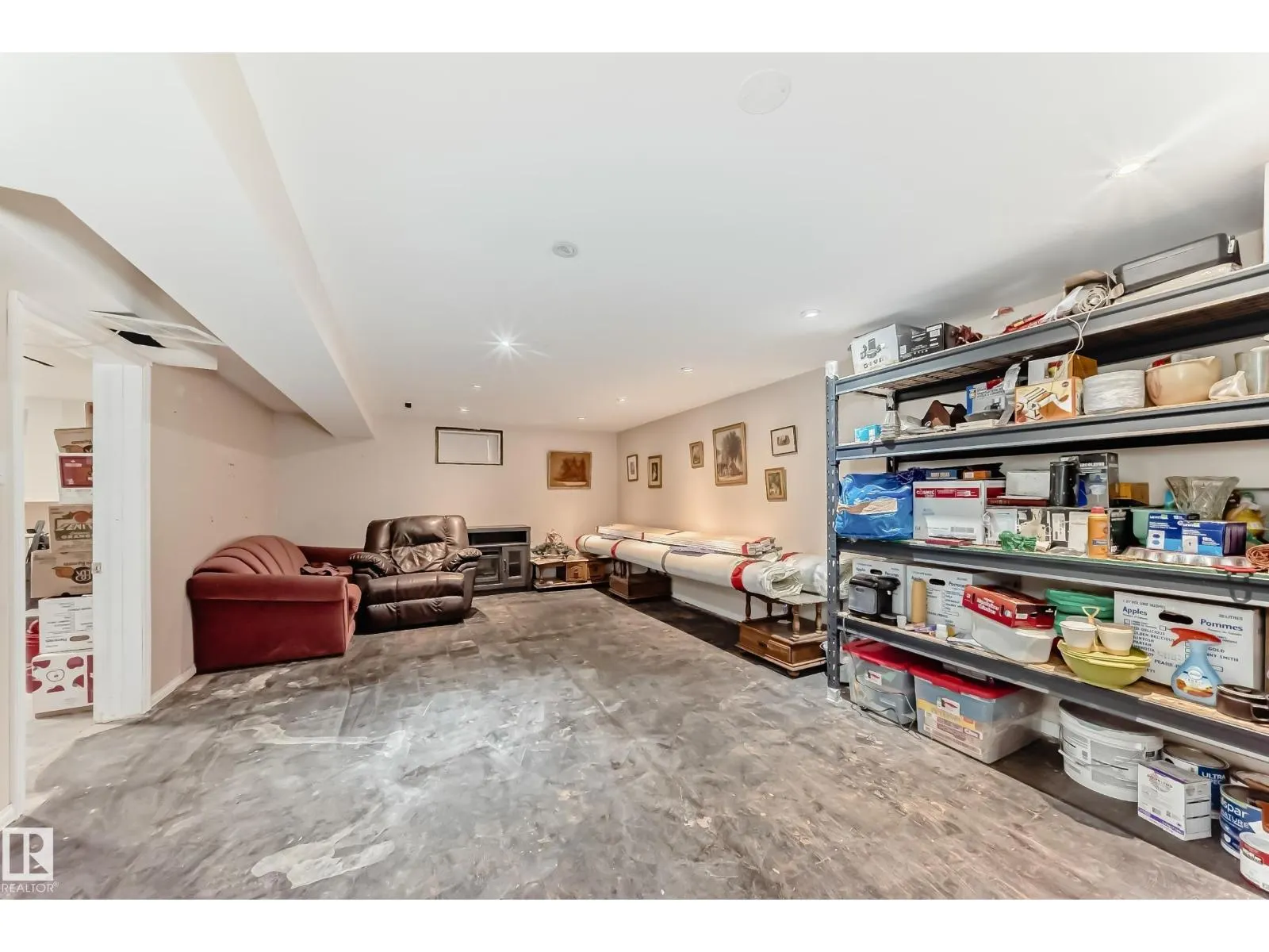 15906 92A AV NW