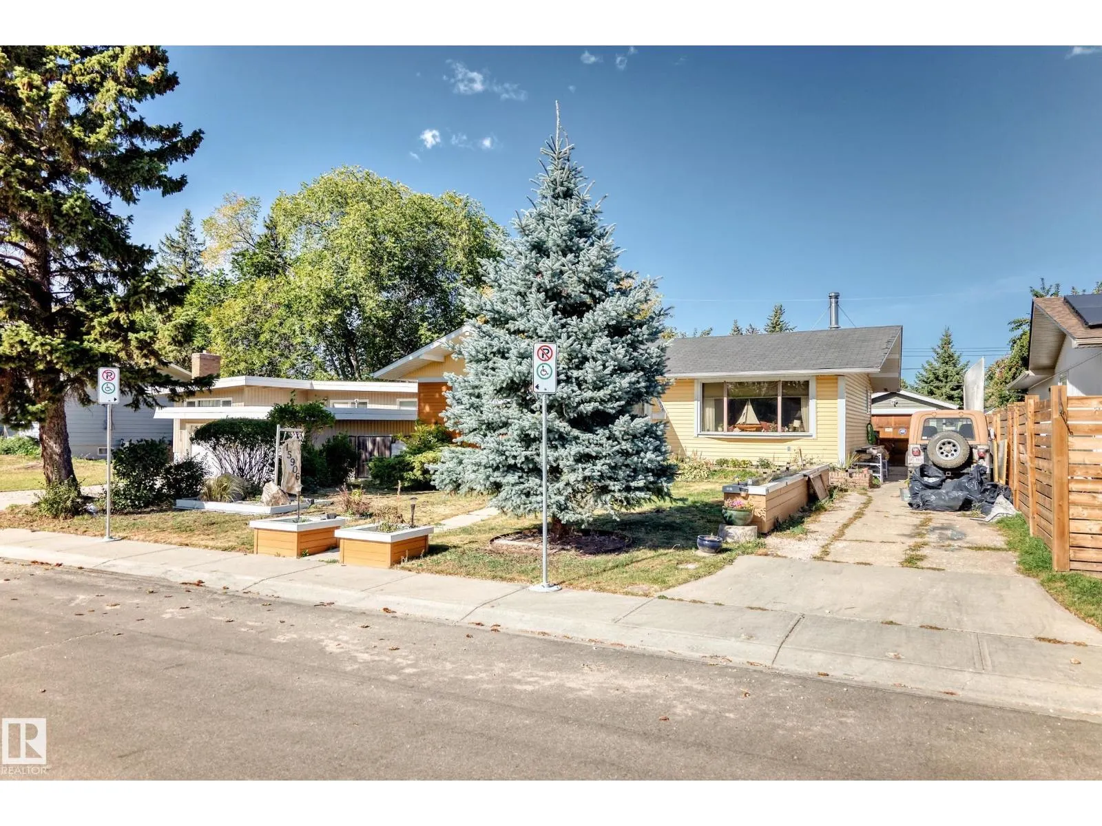 15906 92A AV NW