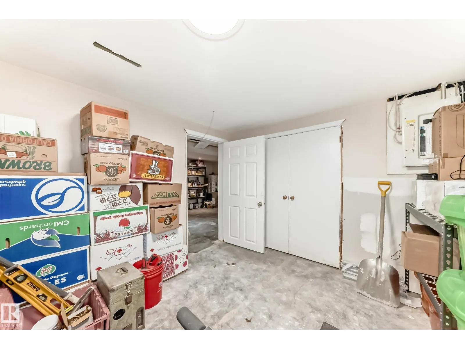 15906 92A AV NW