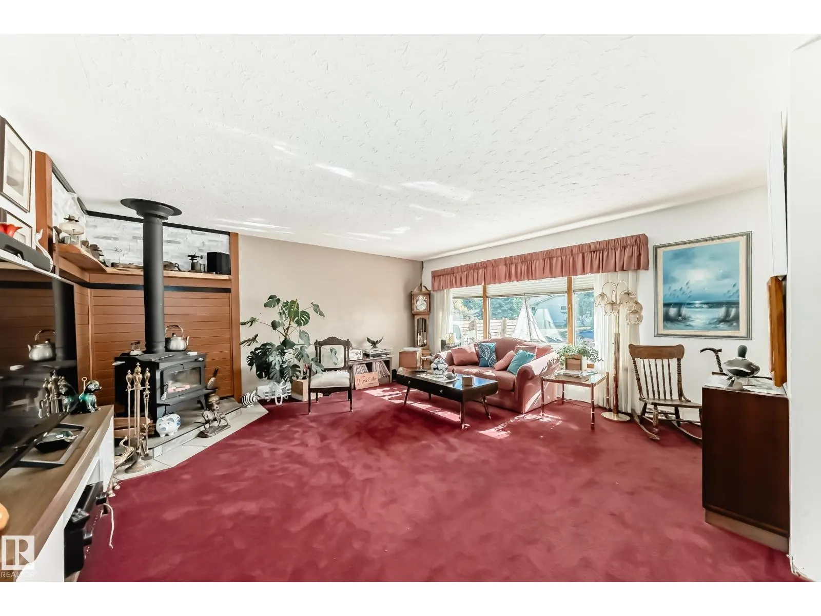 15906 92A AV NW