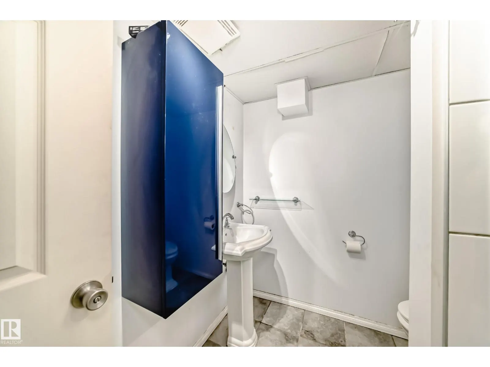 15906 92A AV NW