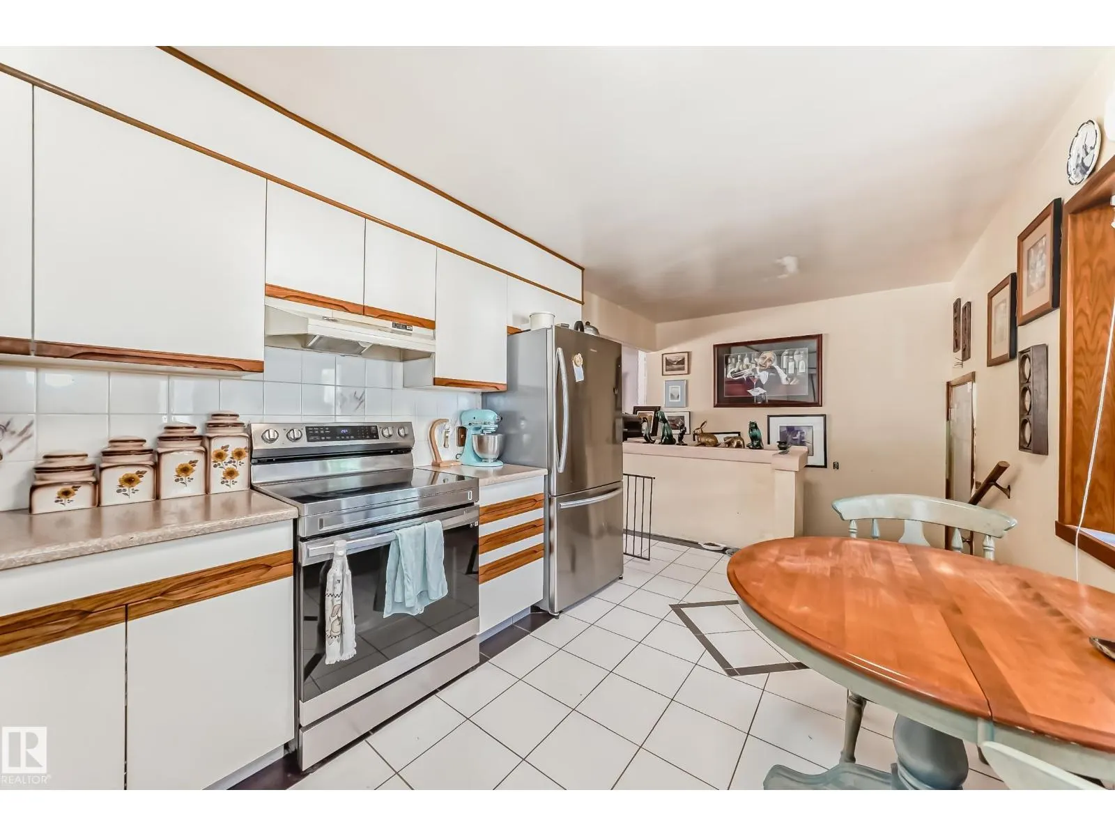 15906 92A AV NW