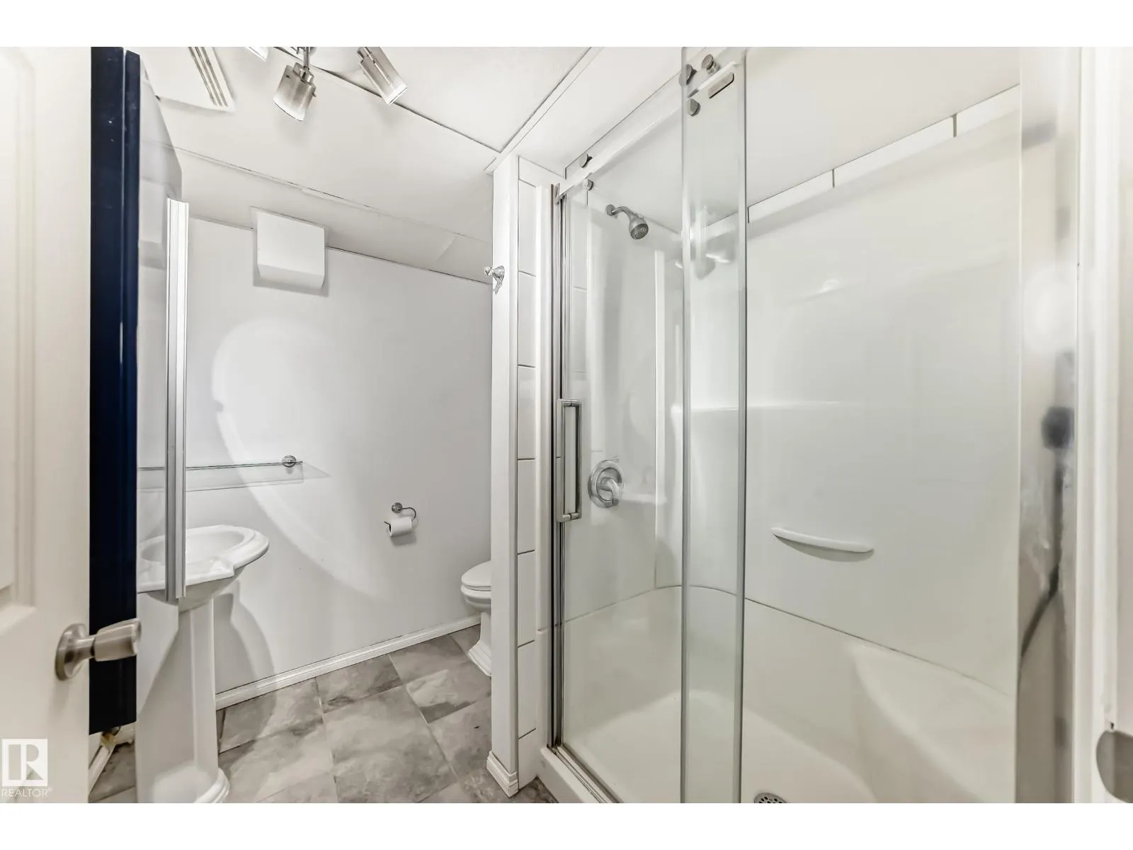 15906 92A AV NW