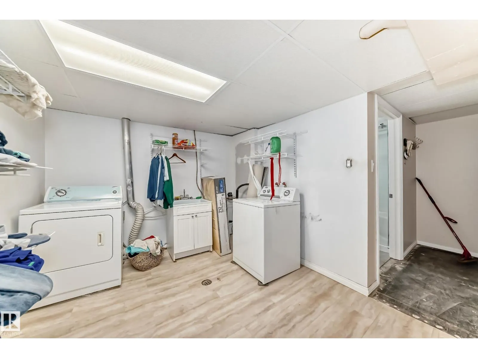 15906 92A AV NW