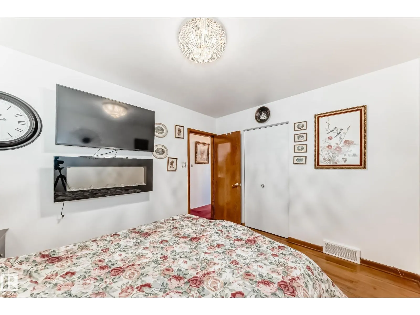 15906 92A AV NW